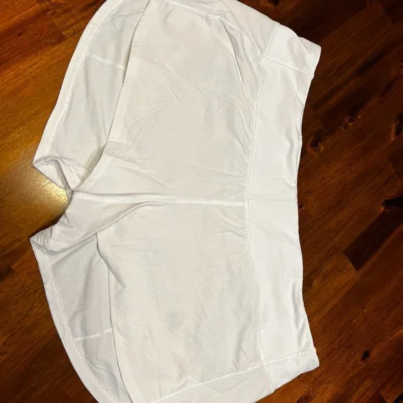 Lululemon Speed Up Low-Rise Lined Shorts in White - Picture 3 of 6